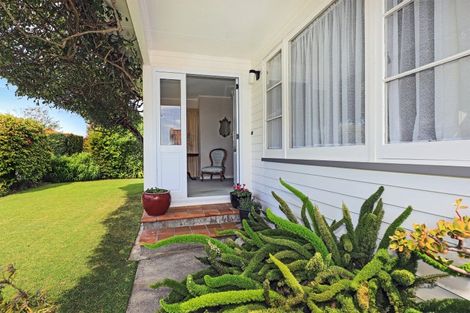 Photo of property in 10 Coleman Terrace, Hospital Hill, Napier, 4110