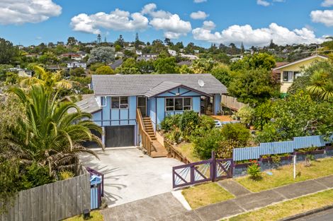 Photo of property in 123 Weatherly Road, Torbay, Auckland, 0630