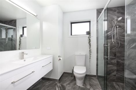 Photo of property in 51 Glendevon Place, Vauxhall, Dunedin, 9013