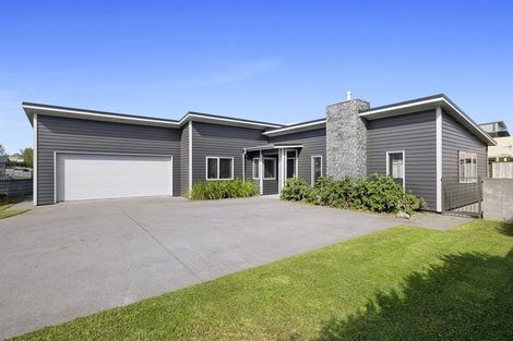 Photo of property in 20 Fernbrook Drive, Hurworth, New Plymouth, 4310