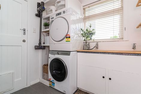 Photo of property in 6 Newhaven Place, Roslyn, Palmerston North, 4414