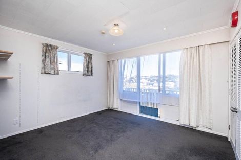 Photo of property in 27 Brooker Grove, Newlands, Wellington, 6037