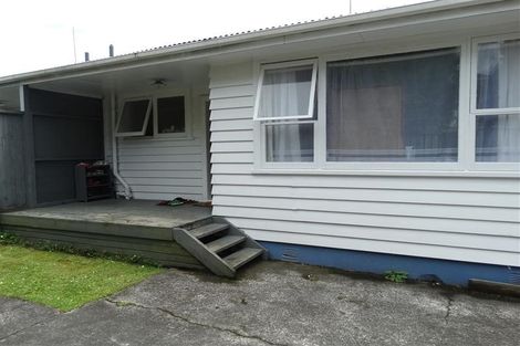 Photo of property in 2/17 Denver Avenue, Sunnyvale, Auckland, 0612