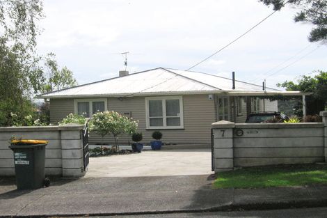 Photo of property in 7 Highland Avenue, Titirangi, Auckland, 0604