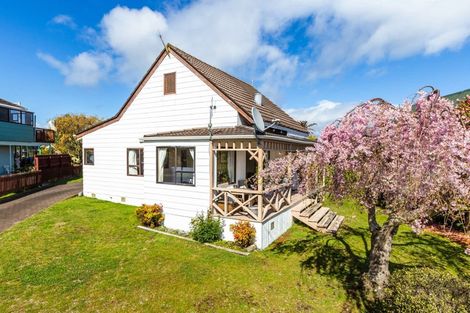 Photo of property in 24 Tobin Place, Richmond Heights, Taupo, 3330