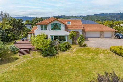 Photo of property in 15 Compass Court, Paraparaumu, 5032