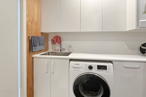 Photo of property in 5 Pukenamu Road, Rainbow Point, Taupo, 3330