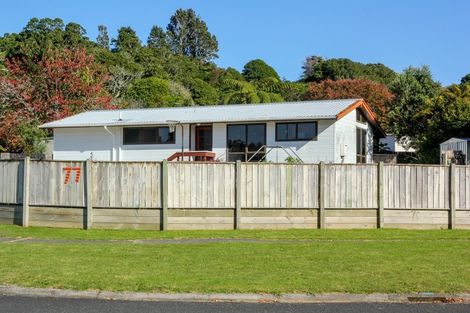 Photo of property in 77 Riversdale Drive, Merrilands, New Plymouth, 4312
