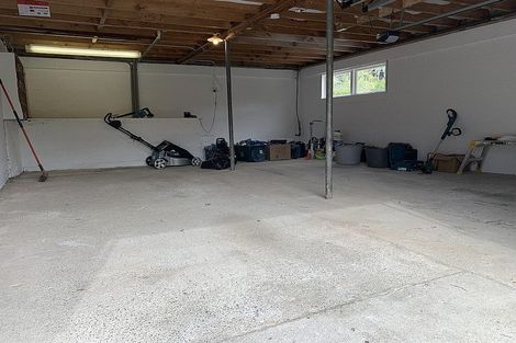 Photo of property in 15 Liston Crescent, Cockle Bay, Auckland, 2014