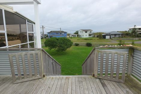 Photo of property in 35 Nelson Street, Foxton Beach, Foxton, 4815