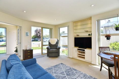 Photo of property in 1/38 Sawyers Arms Road, Northcote, Christchurch, 8052