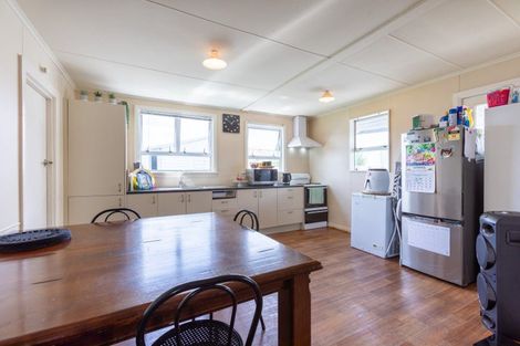 Photo of property in 1 Gertrude Street, Dannevirke, 4930