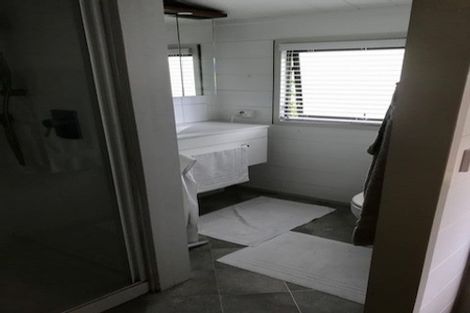 Photo of property in 1/14 Garadice Road, Rothesay Bay, Auckland, 0630