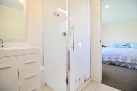 Photo of property in 4a Roberts Road, Matakatia, Whangaparaoa, 0930