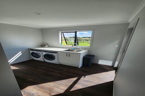 Photo of property in 49 Johnstone Drive, Fitzherbert, Palmerston North, 4410