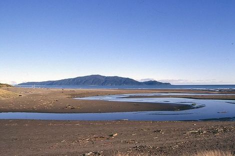 Photo of property in 27 Rauparaha Street, Waikanae Beach, Waikanae, 5036