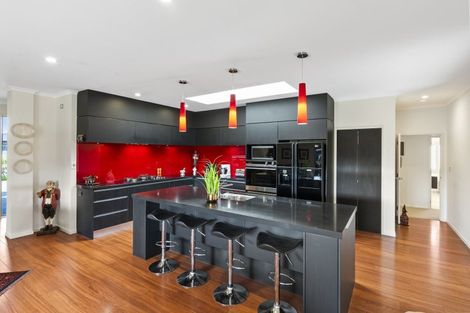 Photo of property in 5 Links Drive, Waiwhakaiho, New Plymouth, 4312