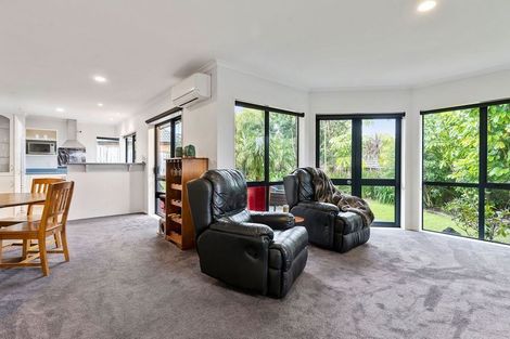Photo of property in 25 Black Teal Close, Unsworth Heights, Auckland, 0632
