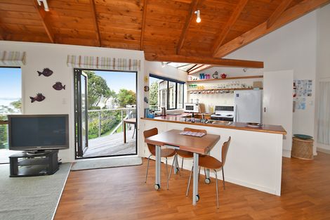 Photo of property in 6 Hillside Crescent, Leigh, 0985