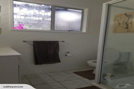 Photo of property in 16 Napuka Road, Henderson Valley, Auckland, 0612