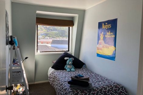 Photo of property in 2/100 Lyall Parade, Lyall Bay, Wellington, 6022