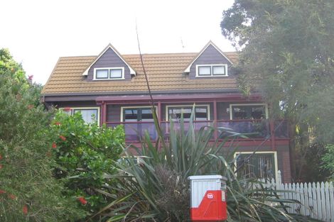 Photo of property in 25 Kauri Point Road, Laingholm, Auckland, 0604