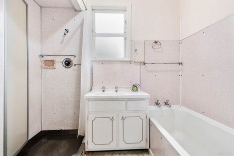 Photo of property in 16 Sale Street, Cockle Bay, Auckland, 2014