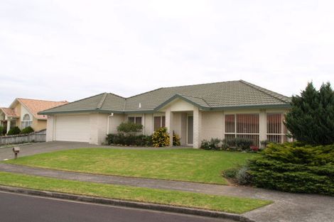 Photo of property in 2/12 Arrathorne Place, Northpark, Auckland, 2013