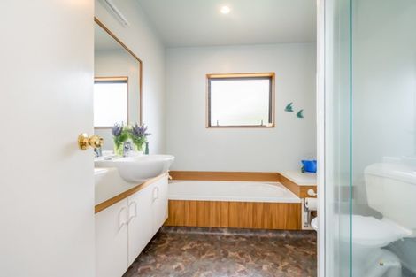 Photo of property in 2/14 Vincent Street, Waterloo, Lower Hutt, 5011