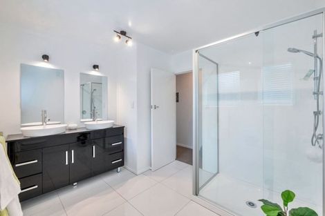 Photo of property in 17 Temuri Place, Glendene, Auckland, 0602