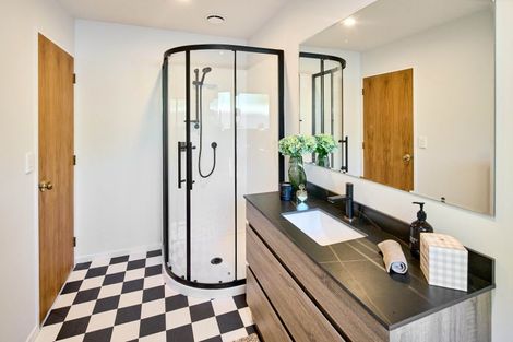 Photo of property in 33 Collingwood Street, Waterloo, Lower Hutt, 5011