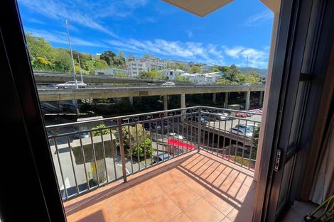 Photo of property in Atrium Towers, 1n/154 The Terrace, Wellington Central, Wellington, 6011