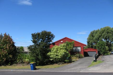 Photo of property in 16 Jumento Place, Unsworth Heights, Auckland, 0632