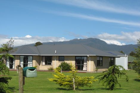 Photo of property in 17 Kew Road, Westport, 7825