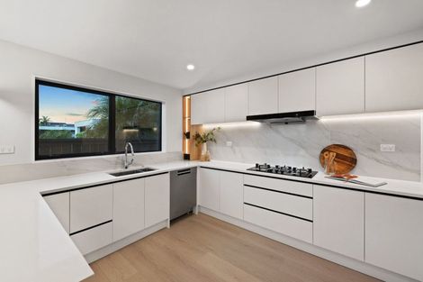 Photo of property in 42c Takutai Avenue, Half Moon Bay, Auckland, 2012