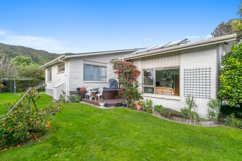 Photo of property in 13a Norton Park Avenue, Fairfield, Lower Hutt, 5011