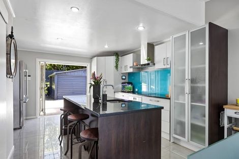 Photo of property in 7 William Hadlow Place, Hatfields Beach, Orewa, 0931