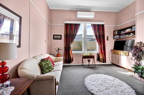 Photo of property in 49 Egmont Street, Hawera, 4610