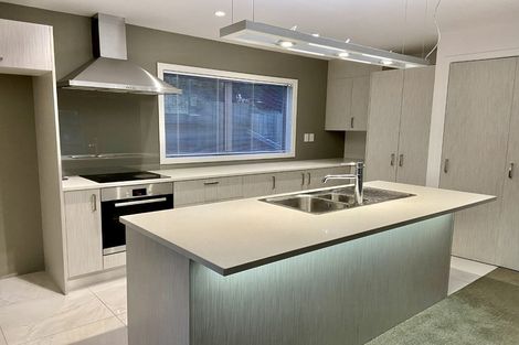 Photo of property in 5/61 Black Rock Road, Newlands, Wellington, 6037