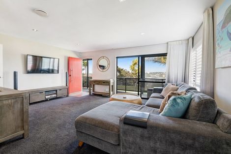 Photo of property in 15 Leiden Place, Totara Vale, Auckland, 0629