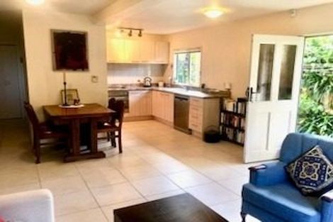 Photo of property in 3/4a Corrella Road, Belmont, Auckland, 0622