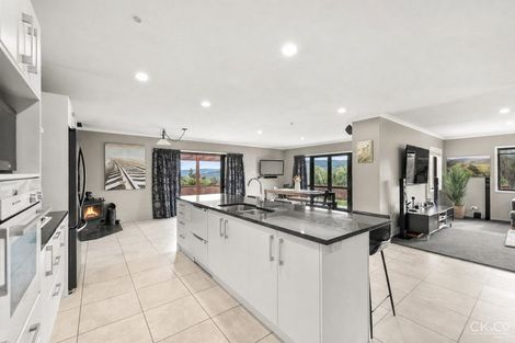 Photo of property in 3 Streets Way, Timberlea, Upper Hutt, 5018