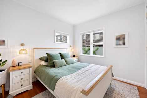 Photo of property in 39 Tuatoru Street, Eastbourne, Lower Hutt, 5013