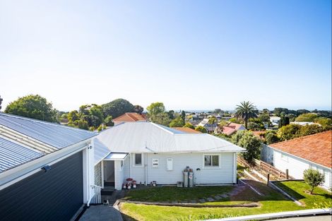 Photo of property in 8 Lismore Street, Strandon, New Plymouth, 4312