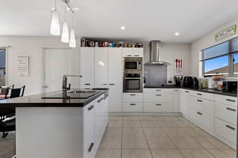 Photo of property in 7 Goodall Place, Redwood, Christchurch, 8051