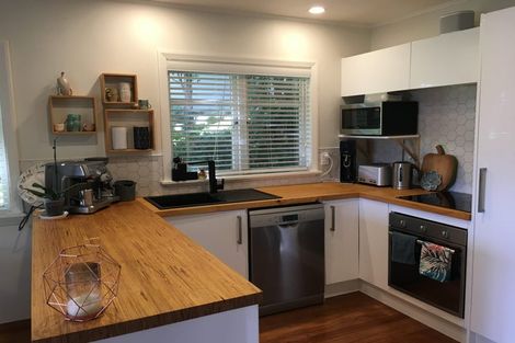 Photo of property in 33 Huntingdon Street, Northland, Wellington, 6012