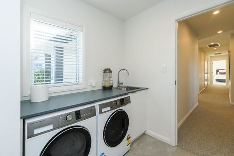 Photo of property in 10 Sardinia Grove, Fitzherbert, Palmerston North, 4410