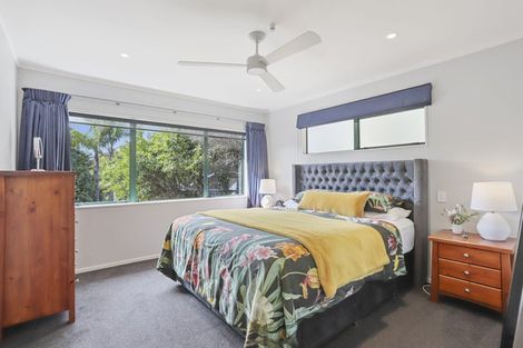 Photo of property in 13a Avonleigh Road, Green Bay, Auckland, 0604