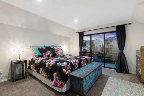 Photo of property in 1 Hugh Drive, Pinehill, Auckland, 0632