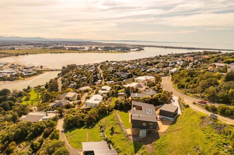 Photo of property in 134 Cannon Hill Crescent, Mount Pleasant, Christchurch, 8081